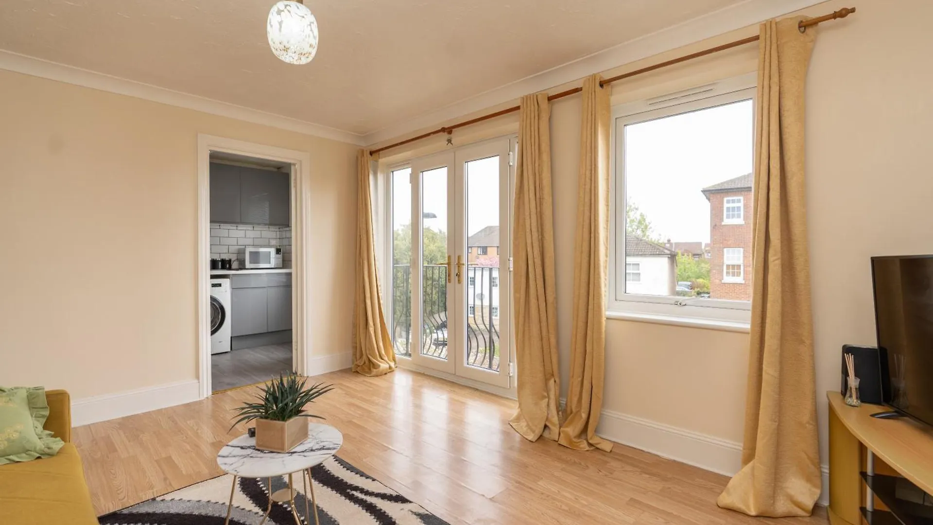 Centrally Located Cozy Apartment In Southampton