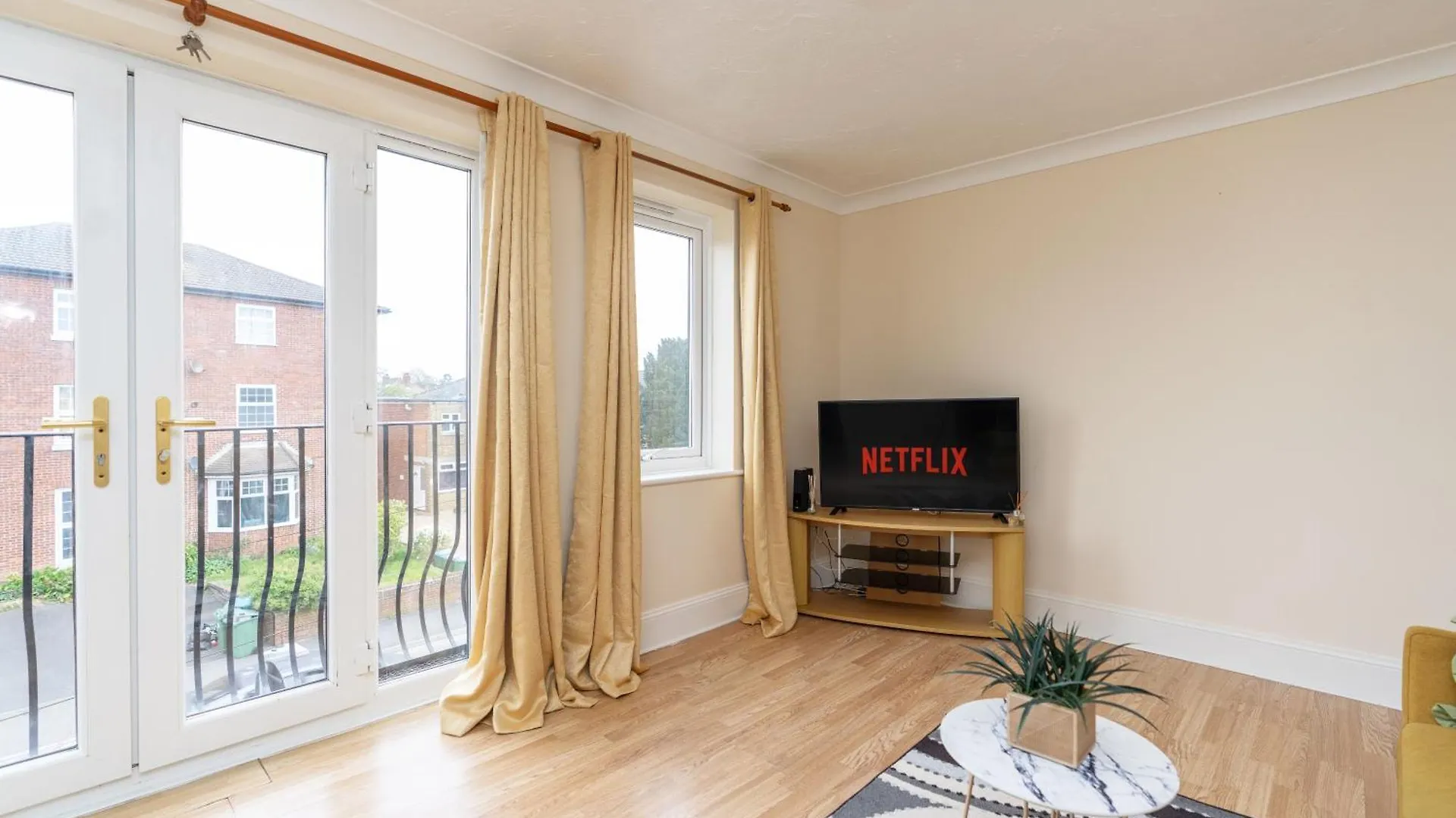 Centrally Located Cozy Apartment In Southampton 0*,